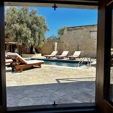 Lejlighedshotel Stone Court Boutique Miliou