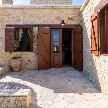 Stone Court Boutique Miliou