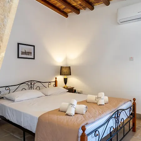 Lejlighedshotel Stone Court Boutique Miliou